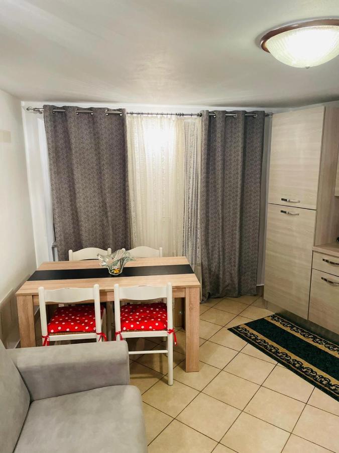 Casa Dei Fiori 2 Apartman Somma Lombardo Kültér fotó